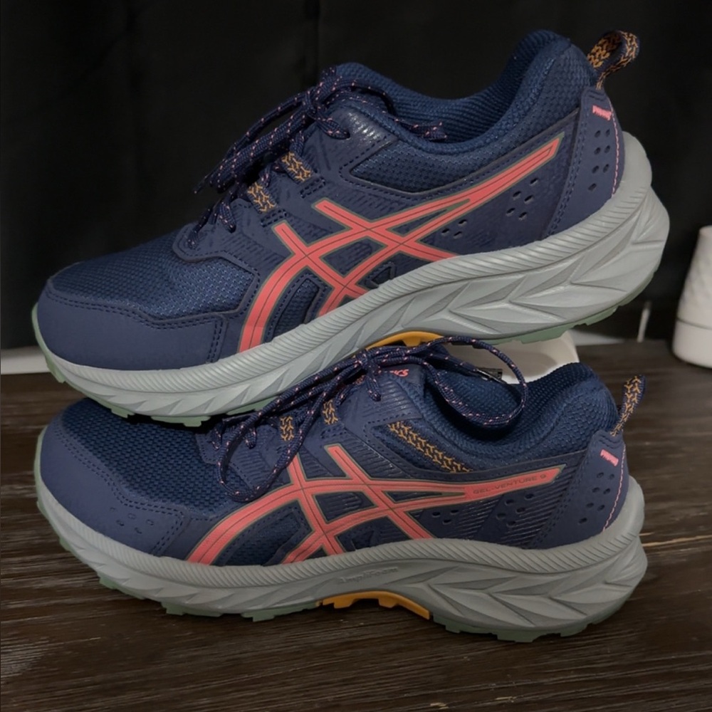 ASICS GEL-Venture 9 Women's Trail Running
Shoes size 7 Worn Once 
Host Pick ✌️